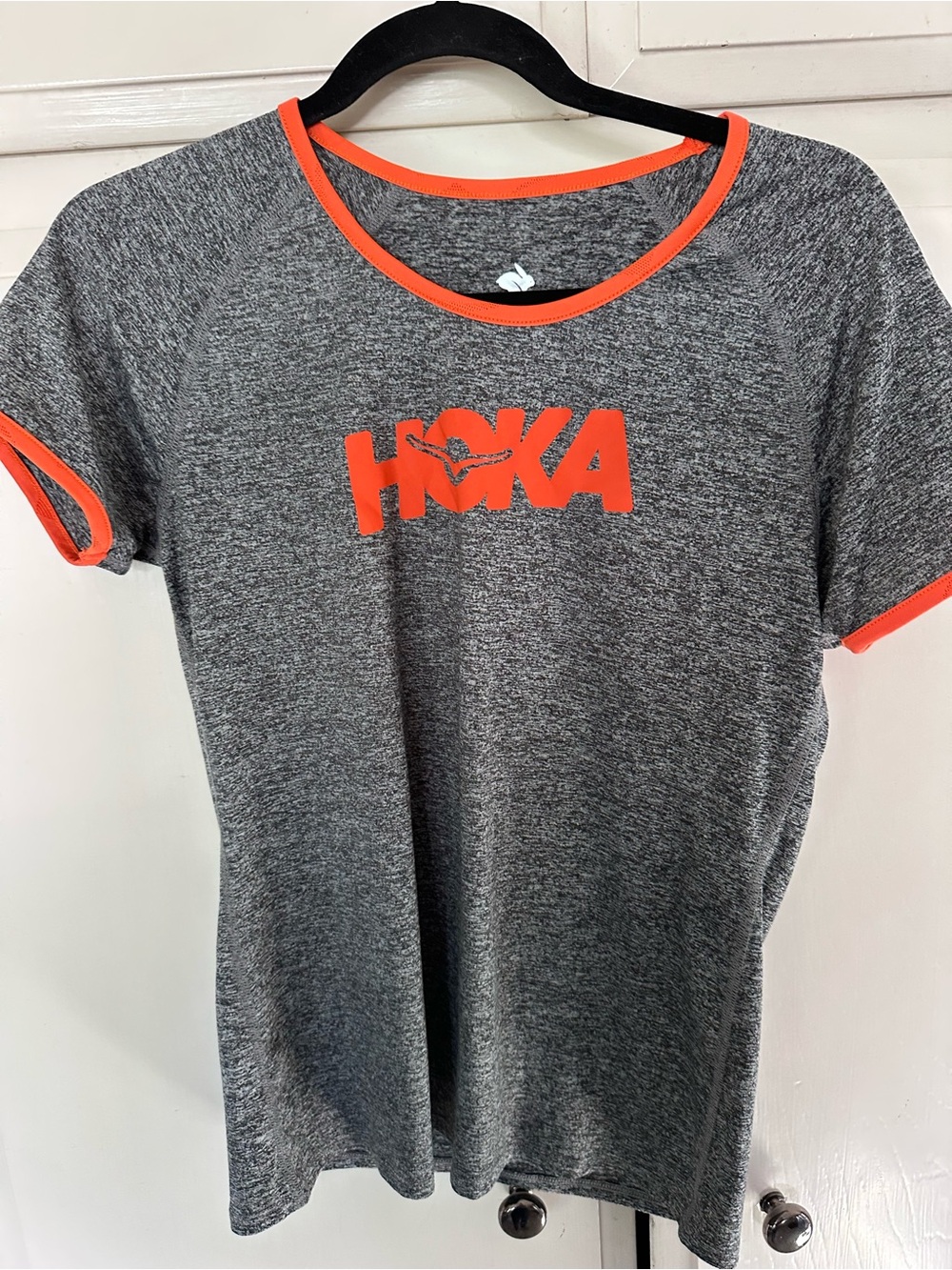rabbit Performance Heathered Gray Tee with Coral Trim